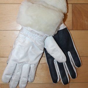 NWT UGG WHITE / BLACK SHEARLING CUFF GLOVES S/M